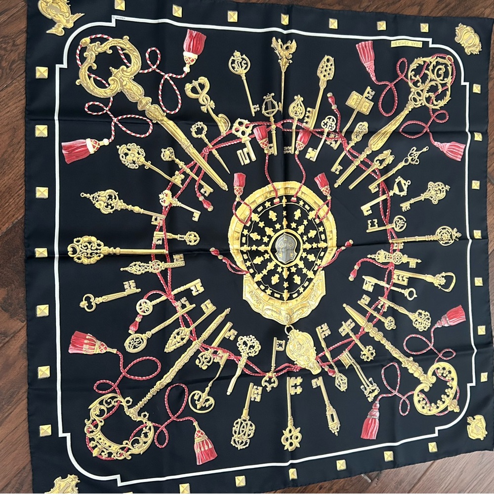Rare Hermes Paris France Les Cles "The Keys" Key & Tassel Motif 100% Silk Scarf - Picture 3 of 7